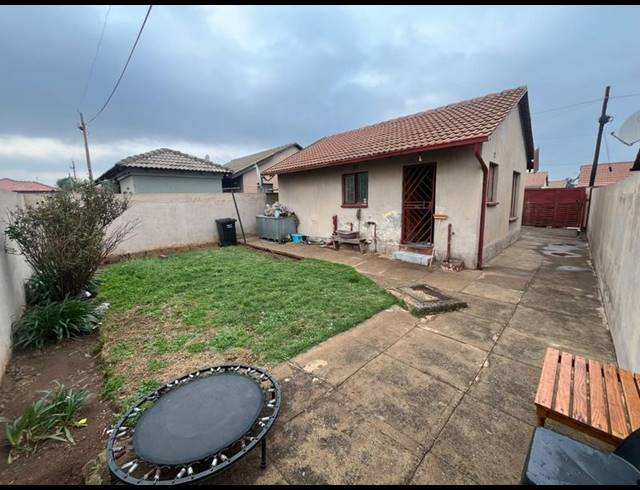 2 BEDROOM HOUSE FOR SALE IN KAGISO